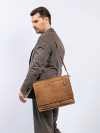 Сумка через плечо M402724-248-80 Dr. Koffer из натуральной кожи коричневая фото 9 &mdash; Интернет-магазин "BAGSTAR"